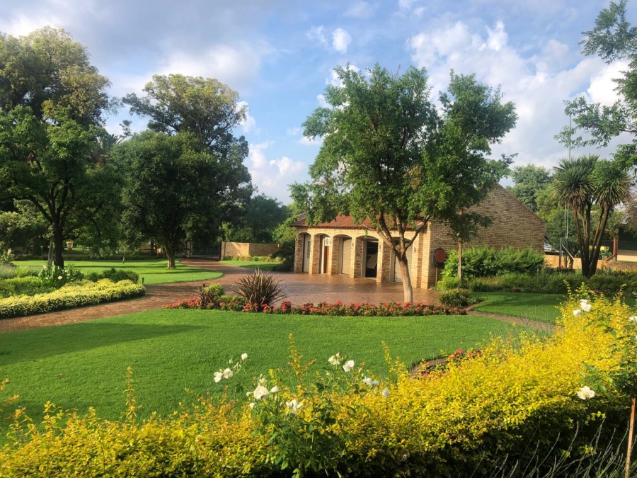 6 Bedroom Property for Sale in Remhoogte AH North West